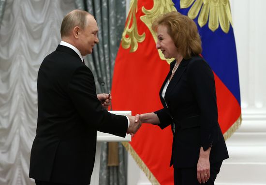 Президент РФ В. Путин вручил в Кремле государственные награды