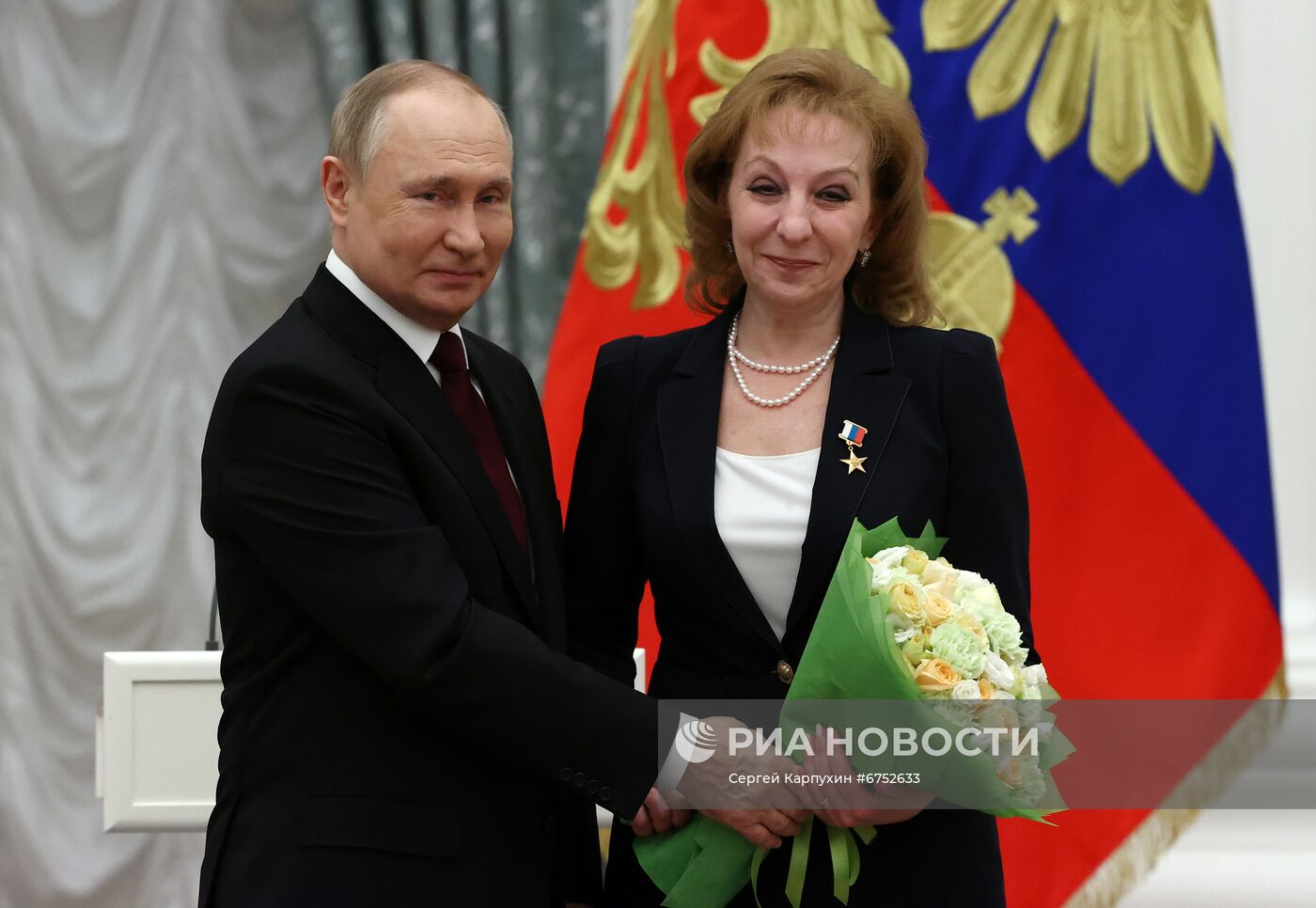 Президент РФ В. Путин вручил в Кремле государственные награды