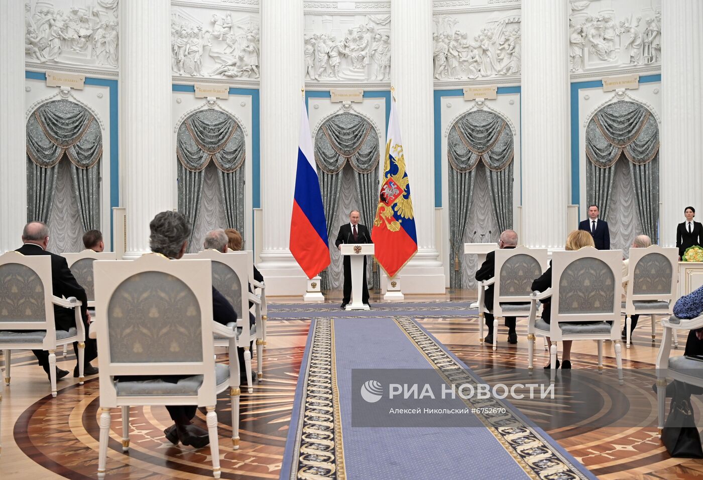 Президент РФ В. Путин вручил в Кремле государственные награды