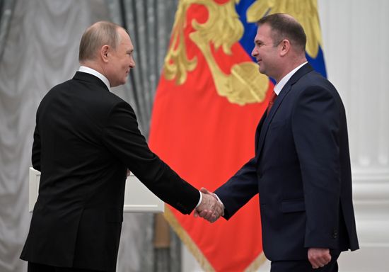 Президент РФ В. Путин вручил в Кремле государственные награды