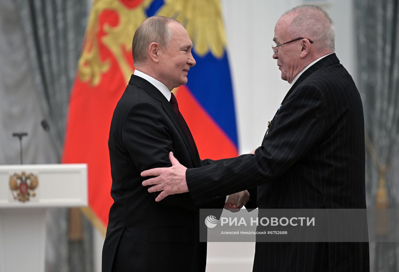 Президент РФ В. Путин вручил в Кремле государственные награды