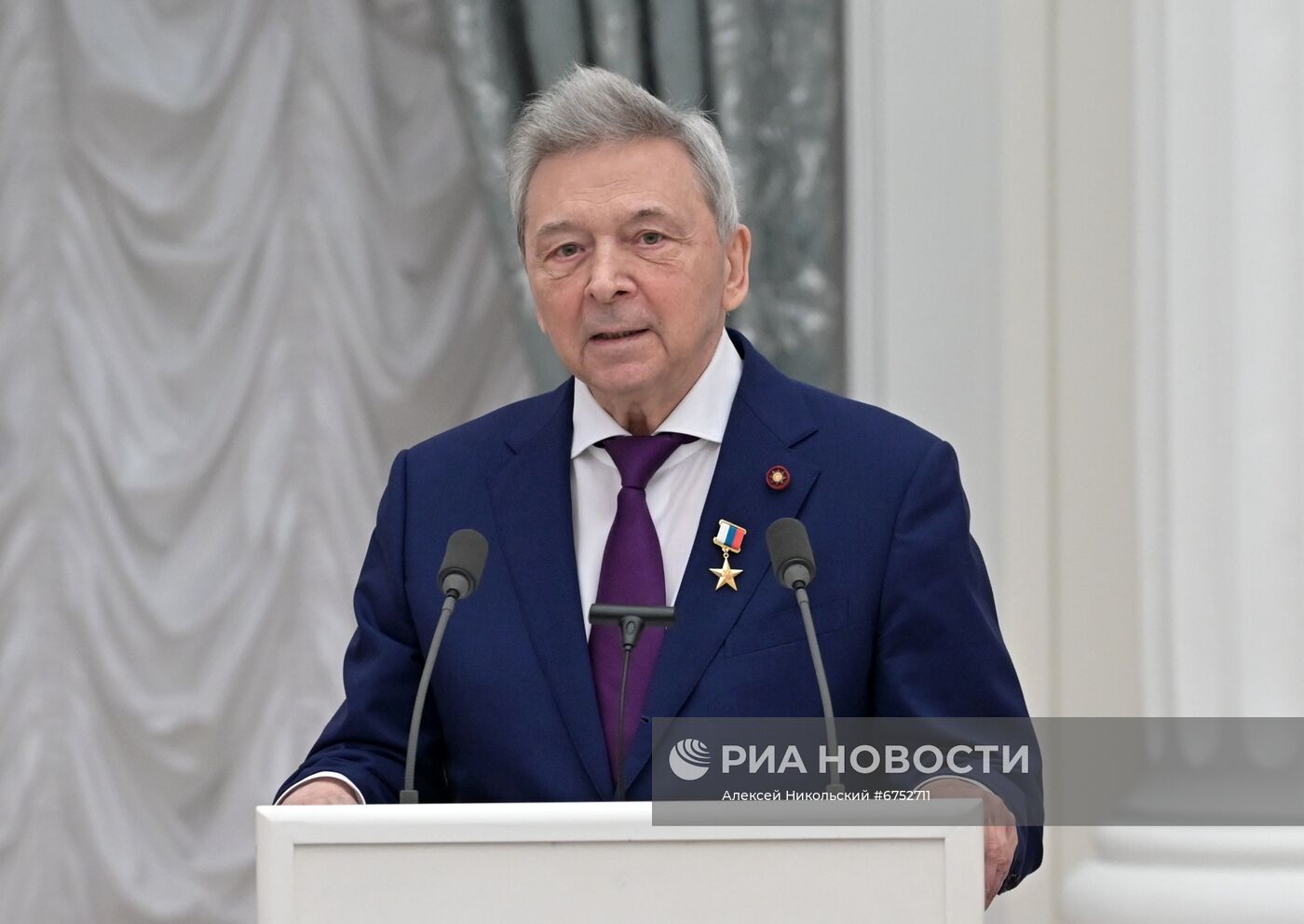 Президент РФ В. Путин вручил в Кремле государственные награды