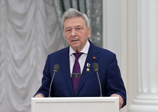 Президент РФ В. Путин вручил в Кремле государственные награды