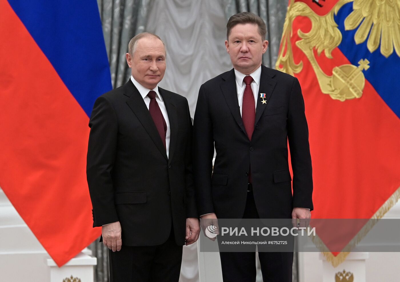 Президент РФ В. Путин вручил в Кремле государственные награды