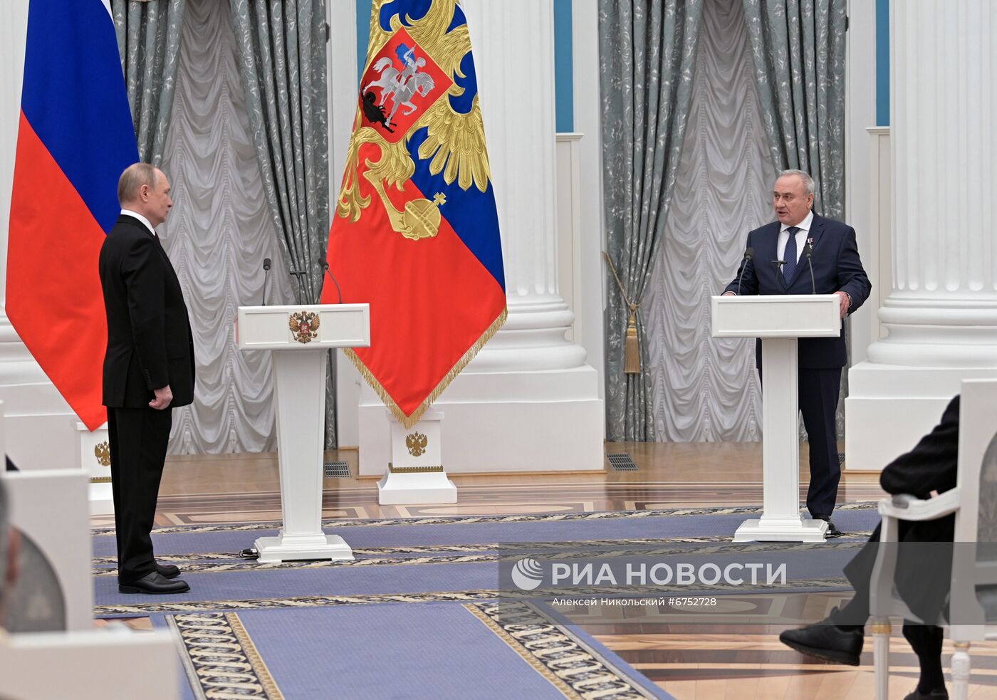 Президент РФ В. Путин вручил в Кремле государственные награды