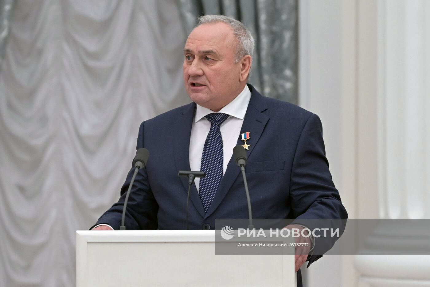 Президент РФ В. Путин вручил в Кремле государственные награды
