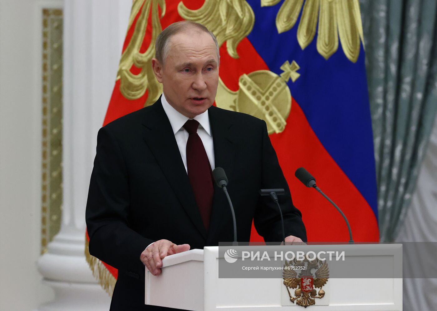 Президент РФ В. Путин вручил в Кремле государственные награды