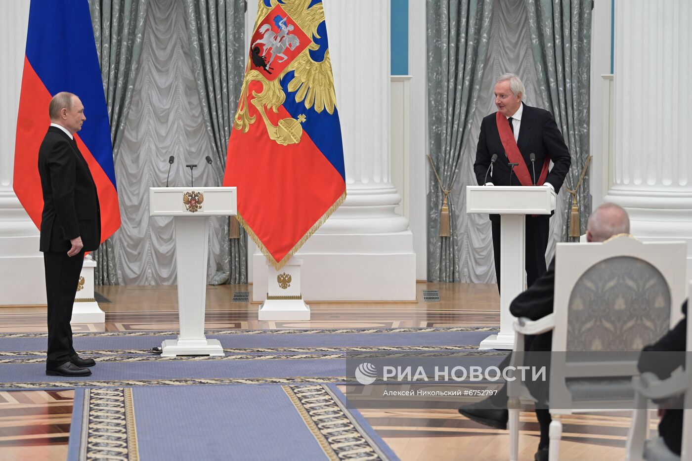 Президент РФ В. Путин вручил в Кремле государственные награды