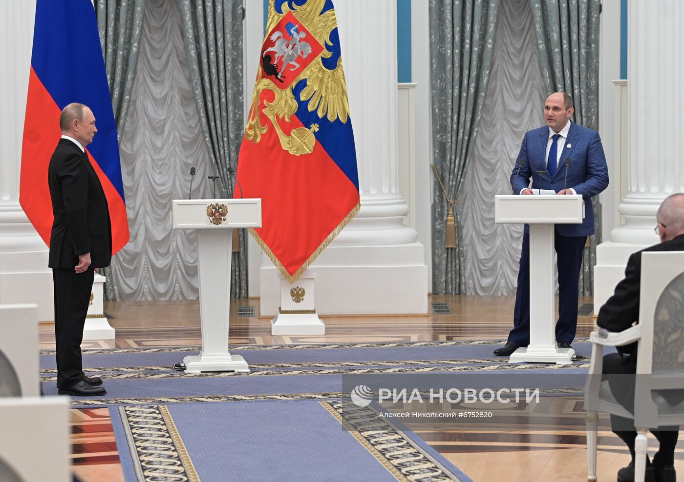 Президент РФ В. Путин вручил в Кремле государственные награды