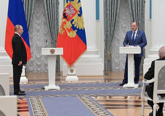 Президент РФ В. Путин вручил в Кремле государственные награды