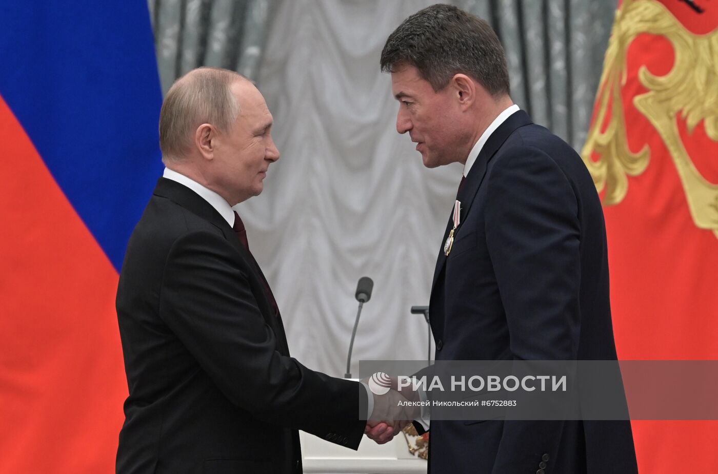 Президент РФ В. Путин вручил в Кремле государственные награды