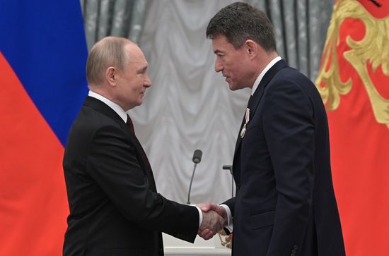 Президент РФ В. Путин вручил в Кремле государственные награды