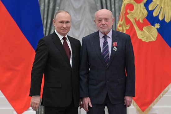 Президент РФ В. Путин вручил в Кремле государственные награды