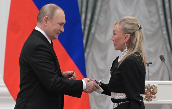 Президент РФ В. Путин вручил в Кремле государственные награды