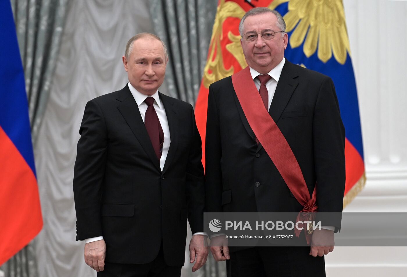Президент РФ В. Путин вручил в Кремле государственные награды