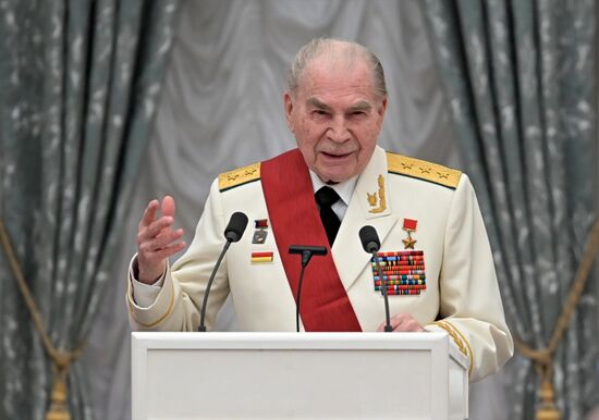 Президент РФ В. Путин вручил в Кремле государственные награды
