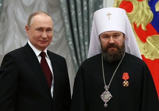 Президент РФ В. Путин вручил в Кремле государственные награды