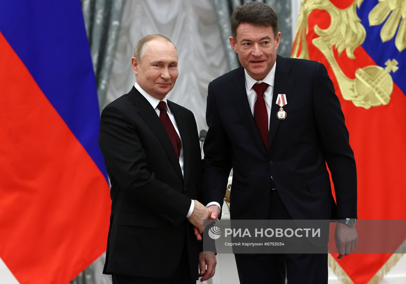 Президент РФ В. Путин вручил в Кремле государственные награды