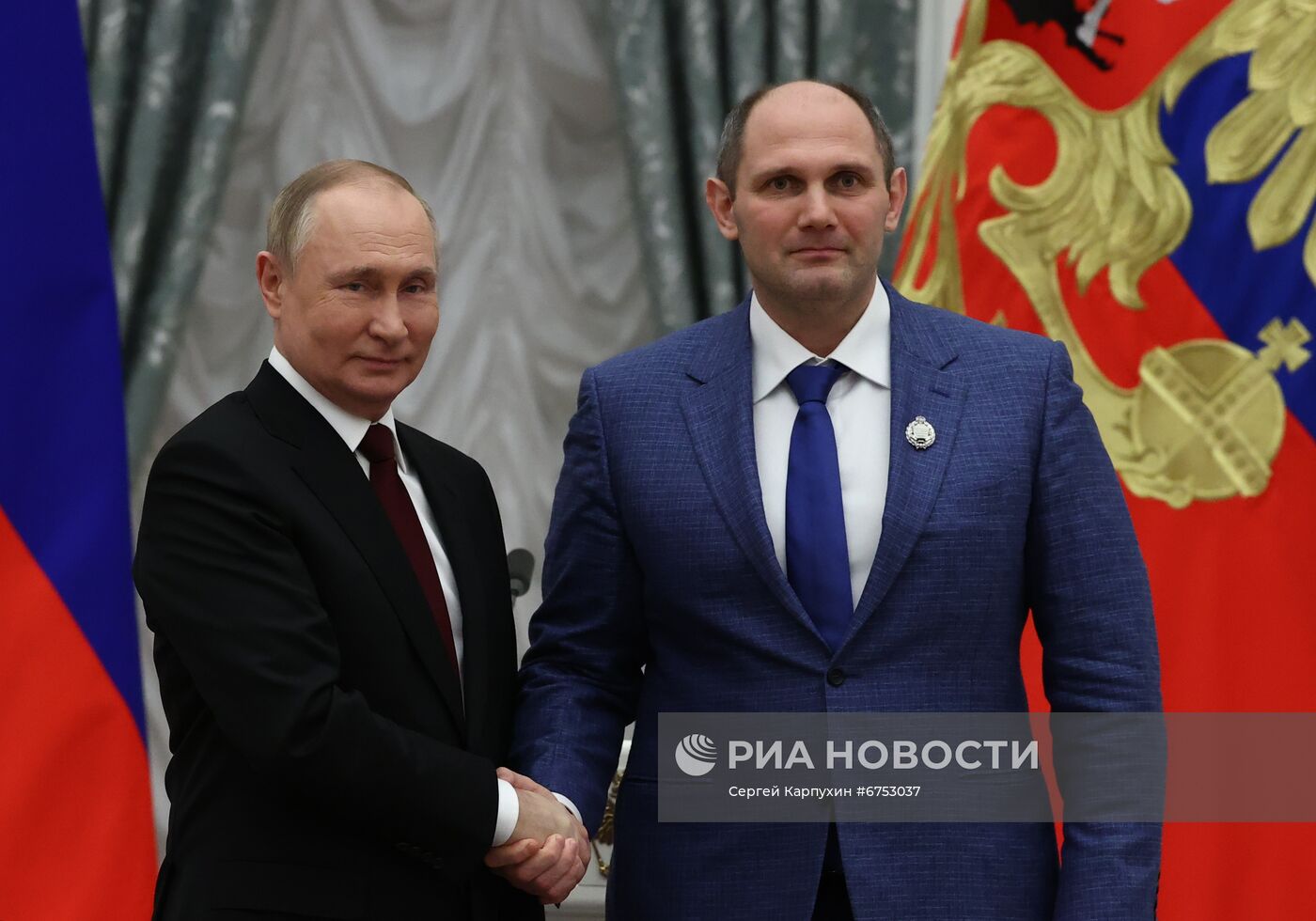 Президент РФ В. Путин вручил в Кремле государственные награды