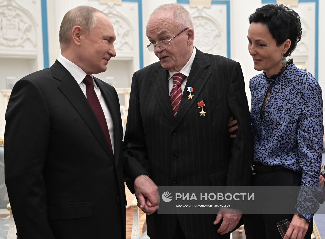 Президент РФ В. Путин вручил в Кремле государственные награды