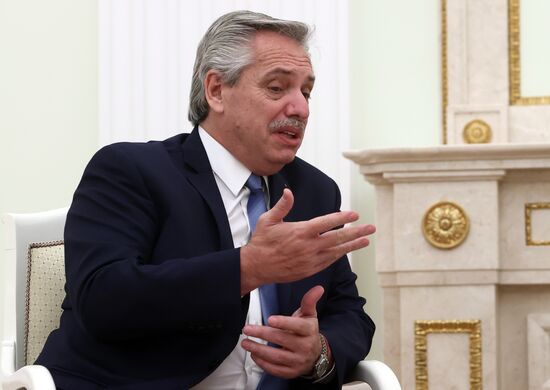 Президент РФ В. Путин провел переговоры с президентом Аргентины А. Фернандесом