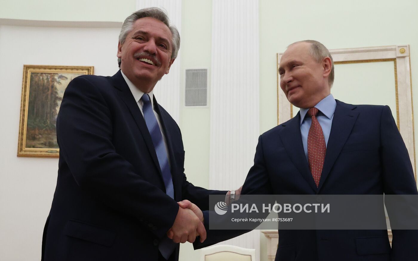 Президент РФ В. Путин провел переговоры с президентом Аргентины А. Фернандесом