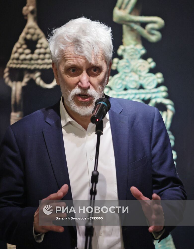 Выставка "Защитники Щербинского"