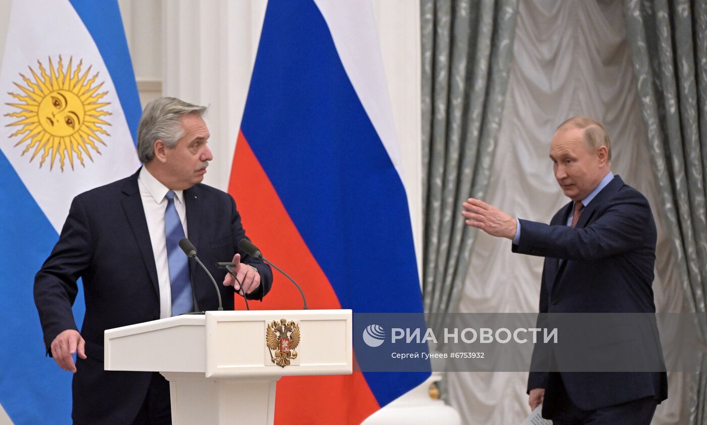 Президент РФ В. Путин провел переговоры с президентом Аргентины А. Фернандесом
