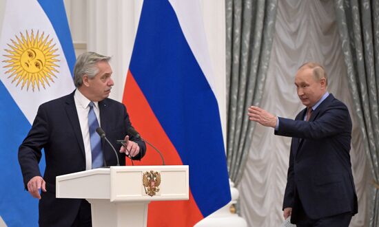 Президент РФ В. Путин провел переговоры с президентом Аргентины А. Фернандесом