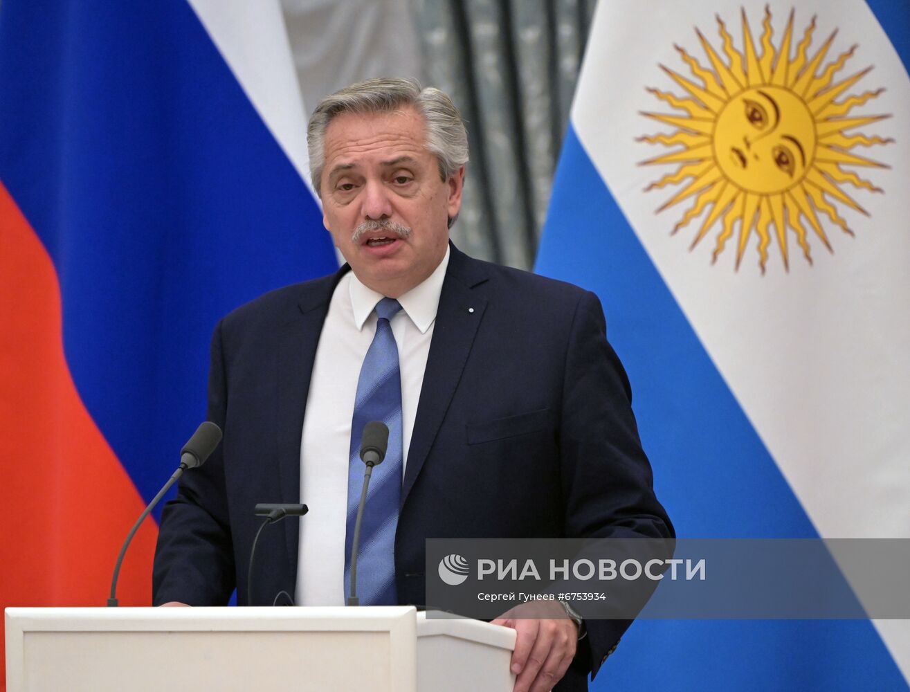 Президент РФ В. Путин провел переговоры с президентом Аргентины А. Фернандесом