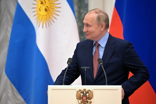 Президент РФ В. Путин провел переговоры с президентом Аргентины А. Фернандесом