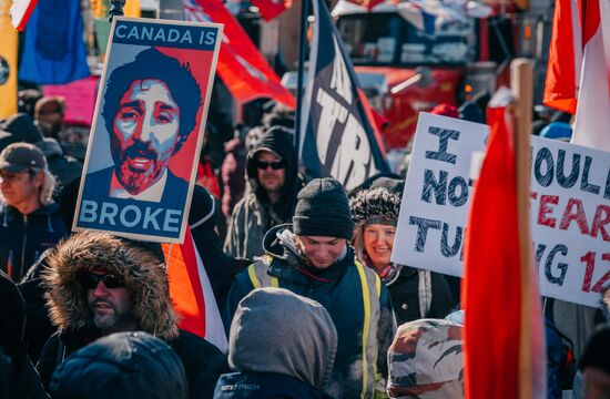 Акция против мер по противодействию коронавирусу в Оттаве