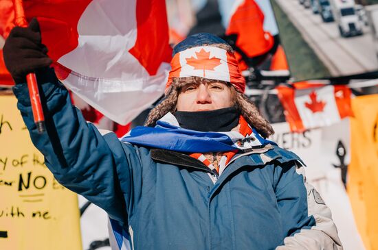 Акция против мер по противодействию коронавирусу в Оттаве