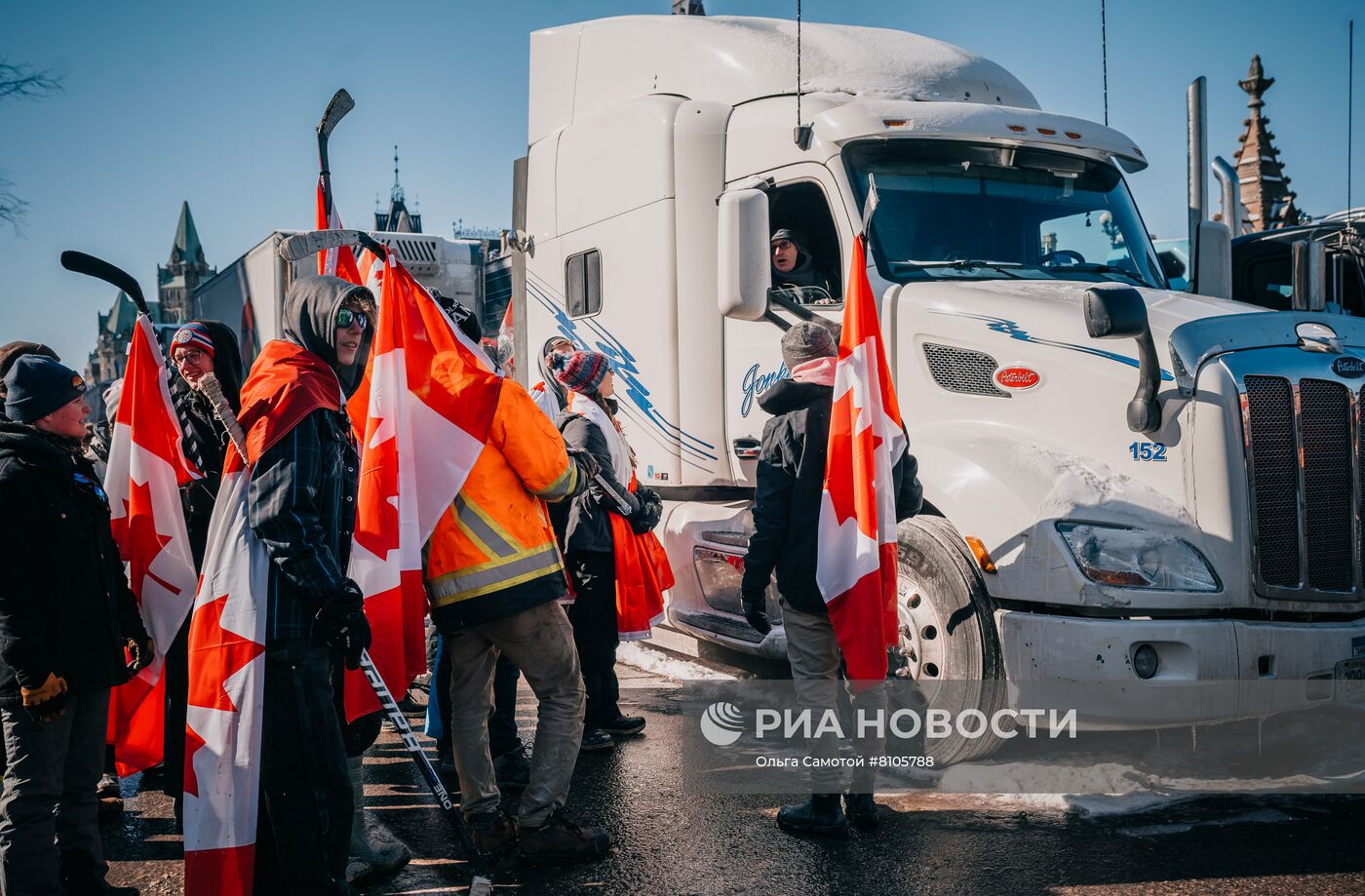 Акция против мер по противодействию коронавирусу в Оттаве