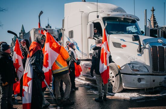 Акция против мер по противодействию коронавирусу в Оттаве