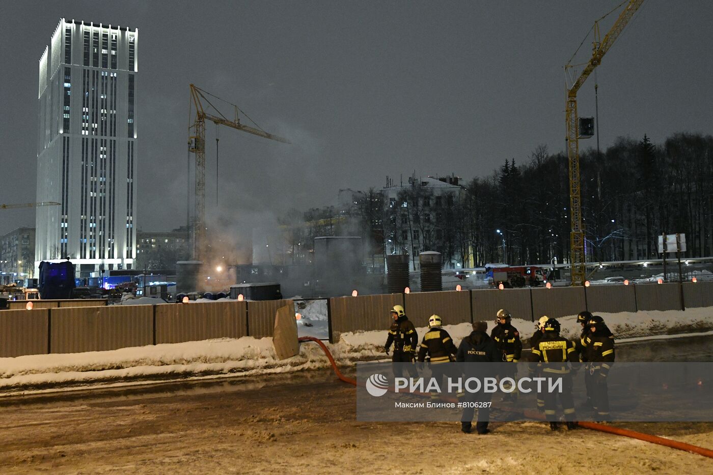 Пожар на стройке станции метро "Новаторская" в Москве