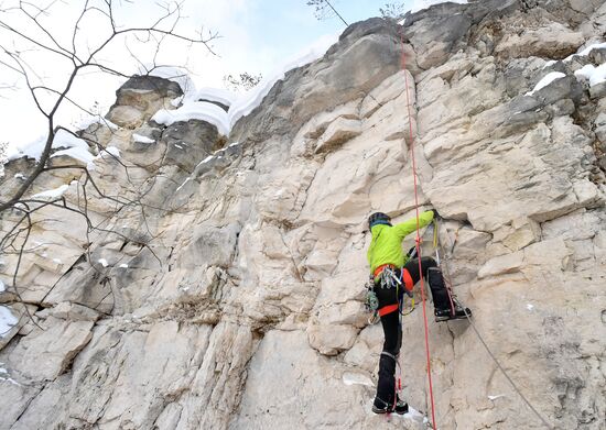 Учения по спасению пострадавших в горах 