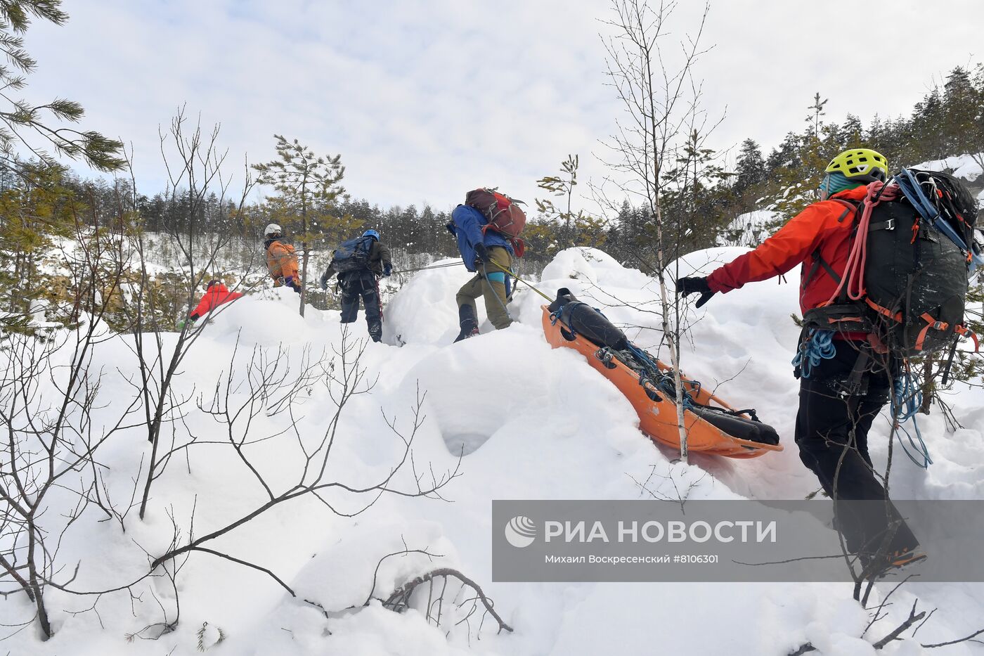 Учения по спасению пострадавших в горах 