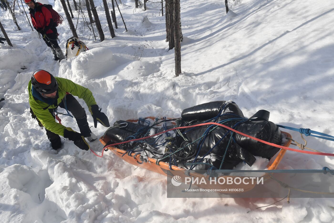 Учения по спасению пострадавших в горах 