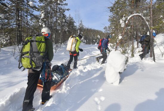 Учения по спасению пострадавших в горах 