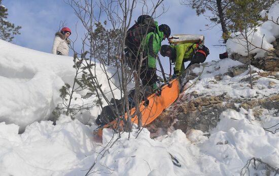 Учения по спасению пострадавших в горах 
