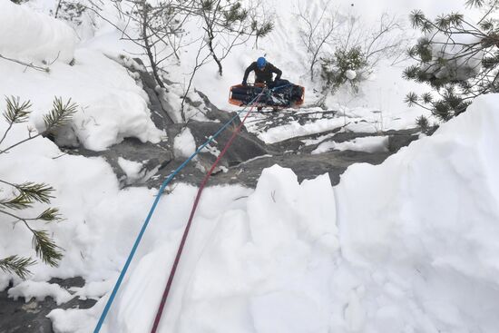 Учения по спасению пострадавших в горах 