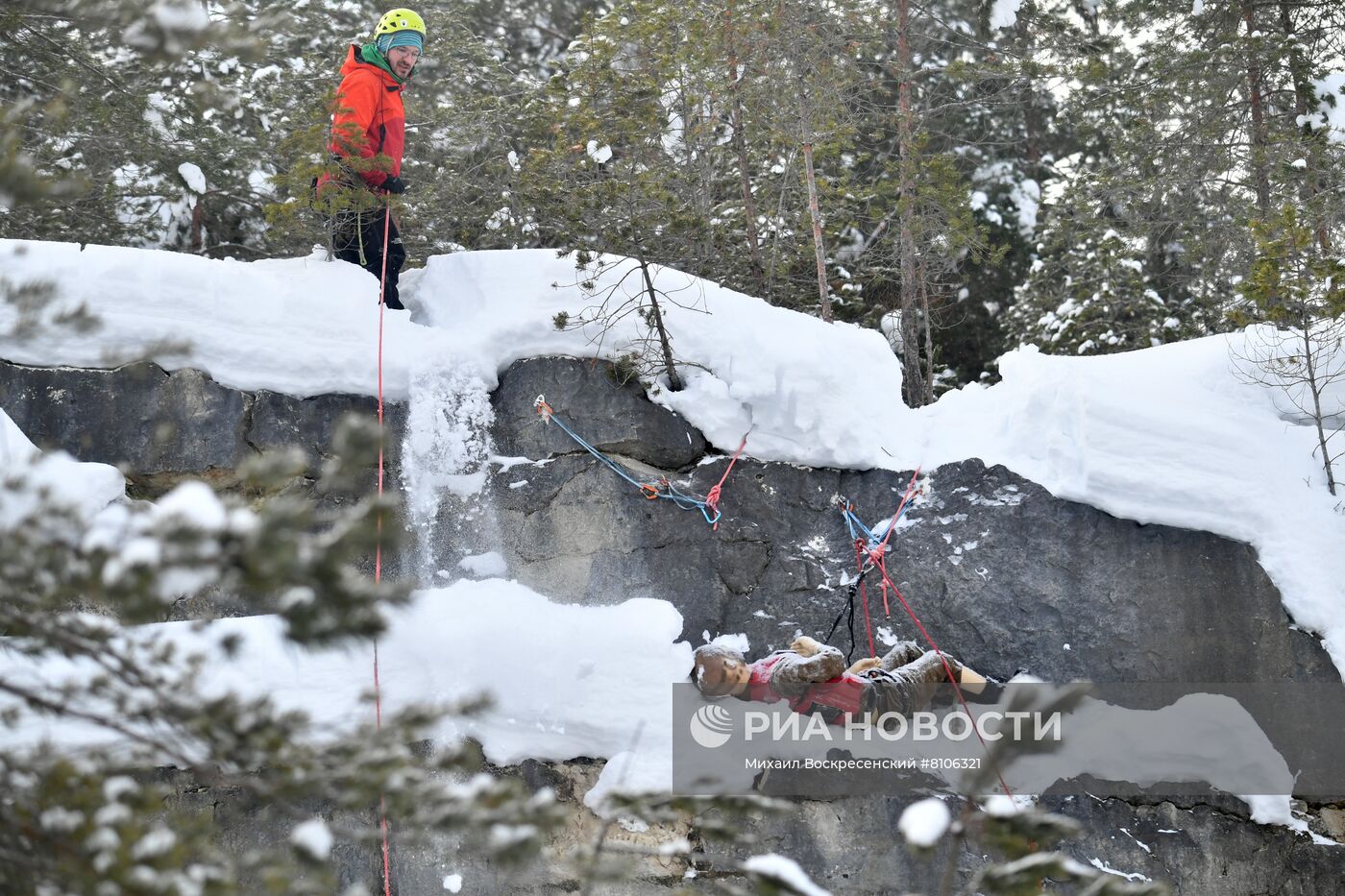 Учения по спасению пострадавших в горах 