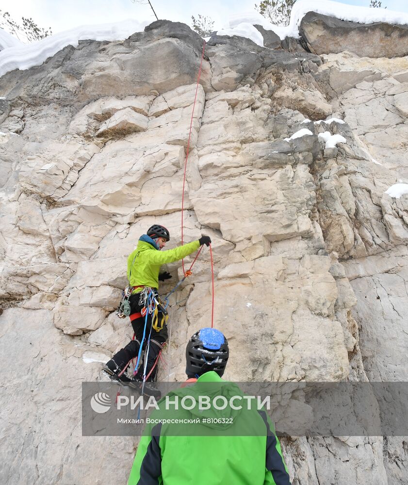 Учения по спасению пострадавших в горах 