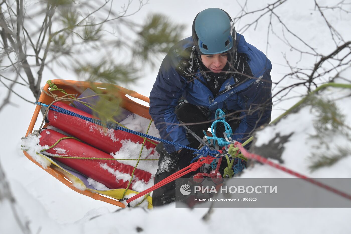 Учения по спасению пострадавших в горах 