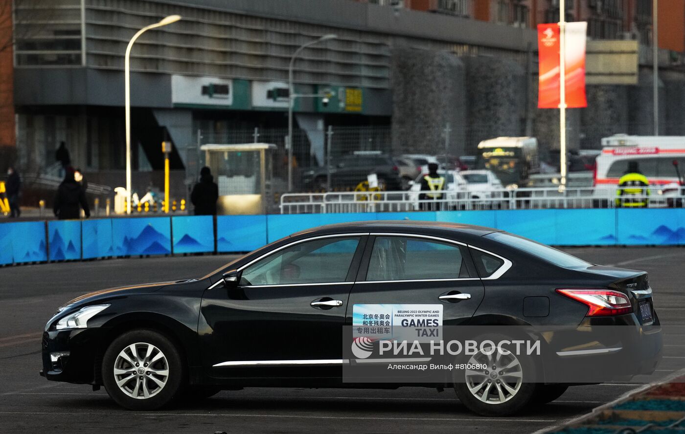 Автомобиль такси на улице Пекина во время зимних Олимпийских игр 2022. Место: Китай, Пекин. Автор: Александр Вильф/РИА Новости. Пекин во время Олимпиады-2022