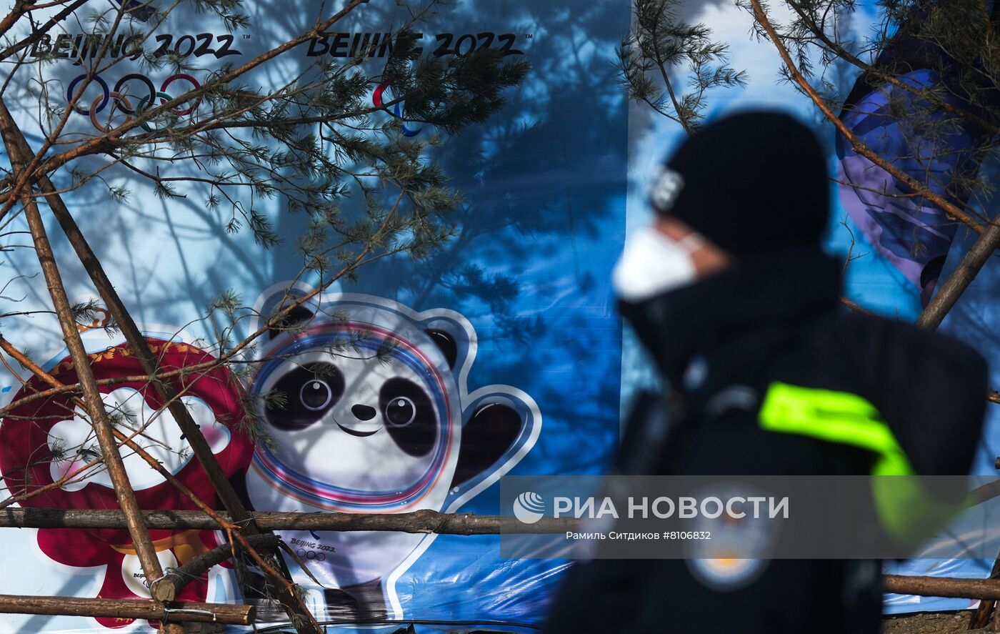 Сотрудник полиции на одной из улиц в Чжанцзякоу. Место: Китай, Чжанцзякоу. Автор: Рамиль Ситдиков/РИА Новости. Пекин во время Олимпиады-2022