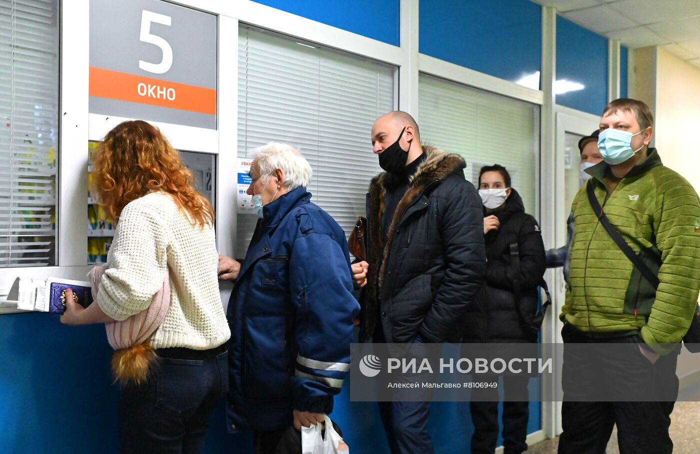 Очереди к врачам в поликлиниках из-за роста числа заболевших COVID-19