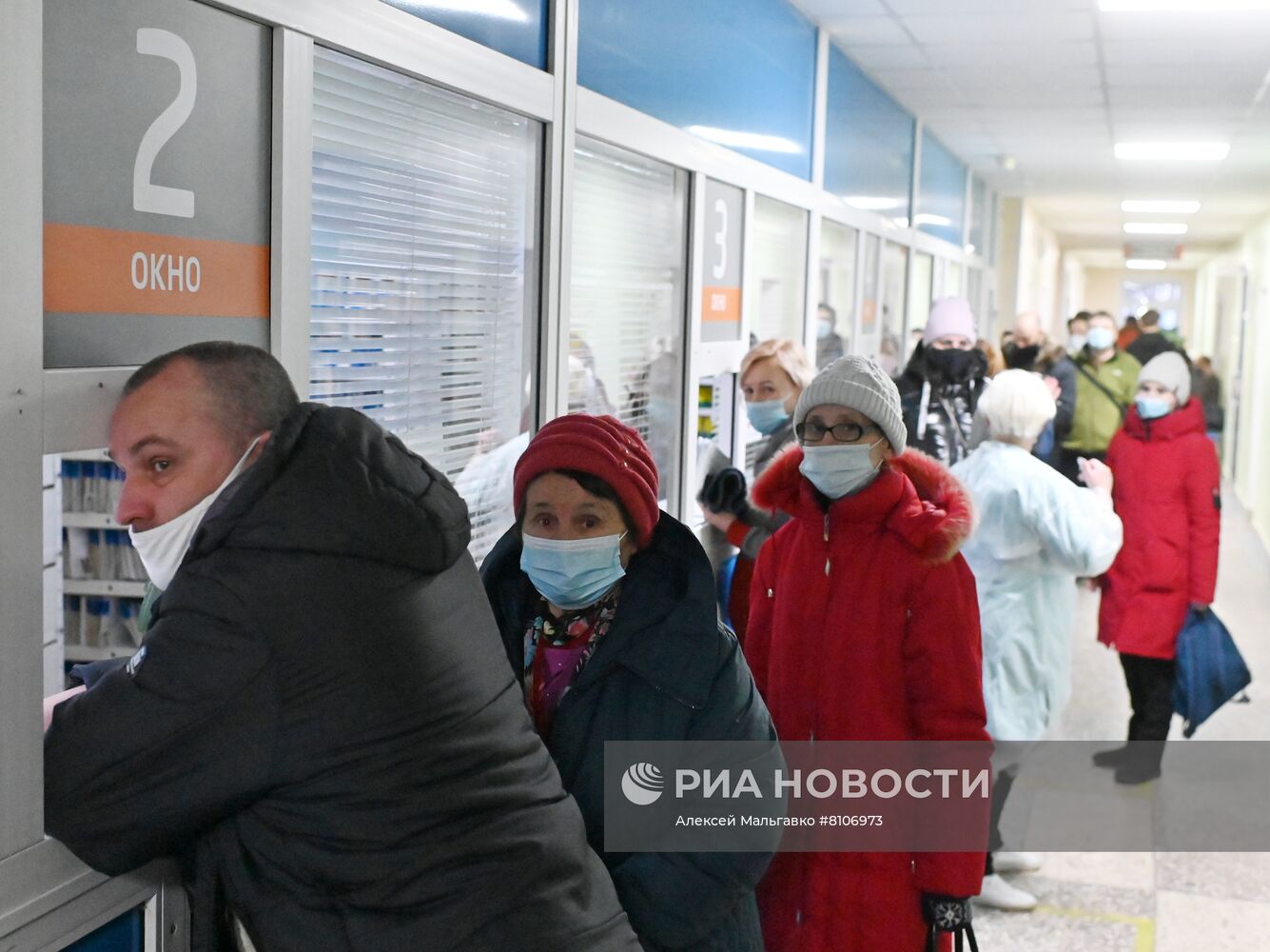 Очереди к врачам в поликлиниках из-за роста числа заболевших COVID-19