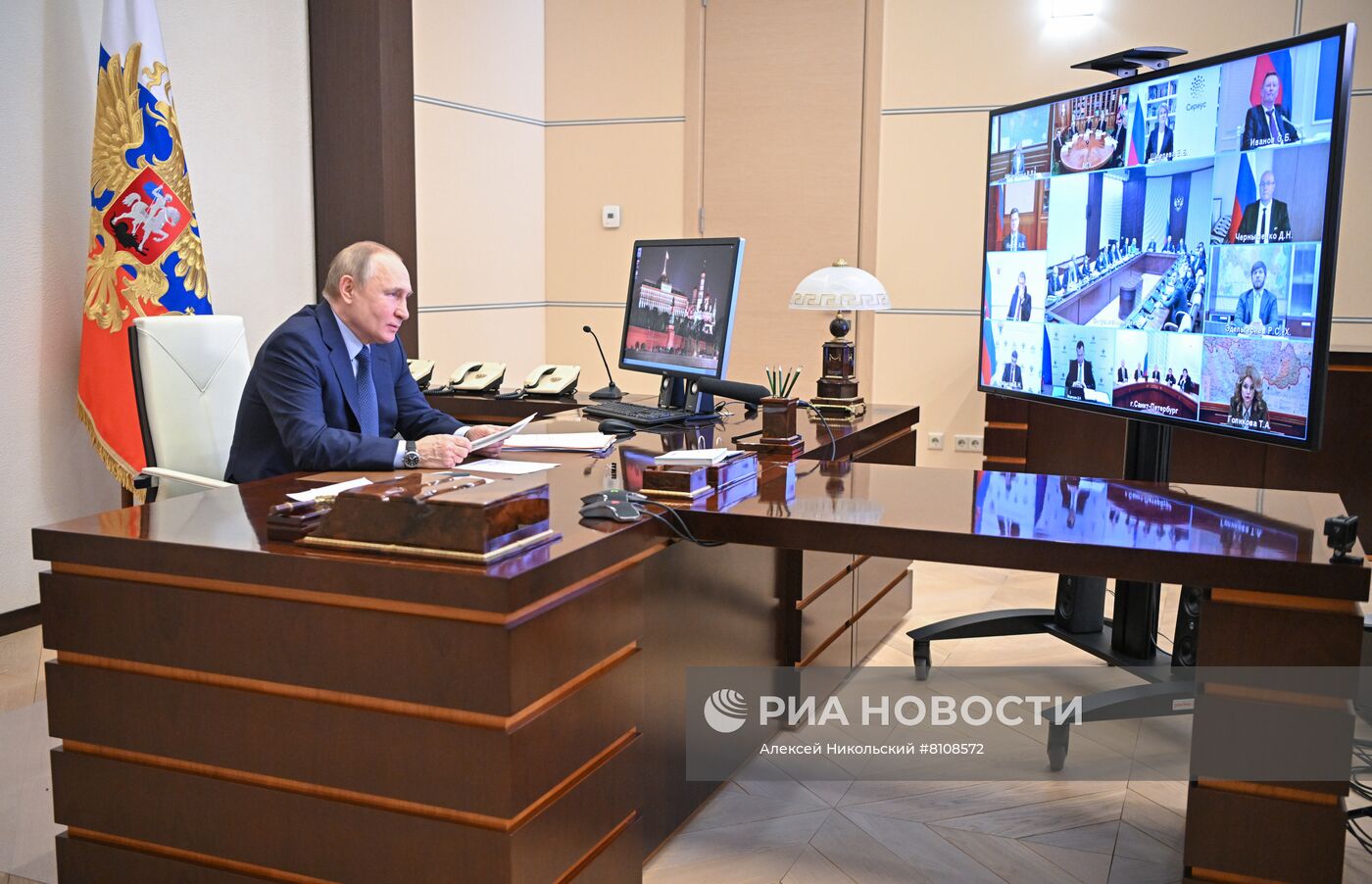 Президент РФ В. Путин провел заседание Совета по науке и образованию